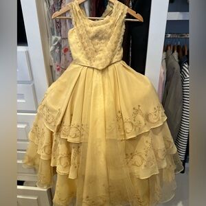 The Ultimate Collection Live-Action Belle Ball Gown	1	

 	GIRLS,GOLD,4